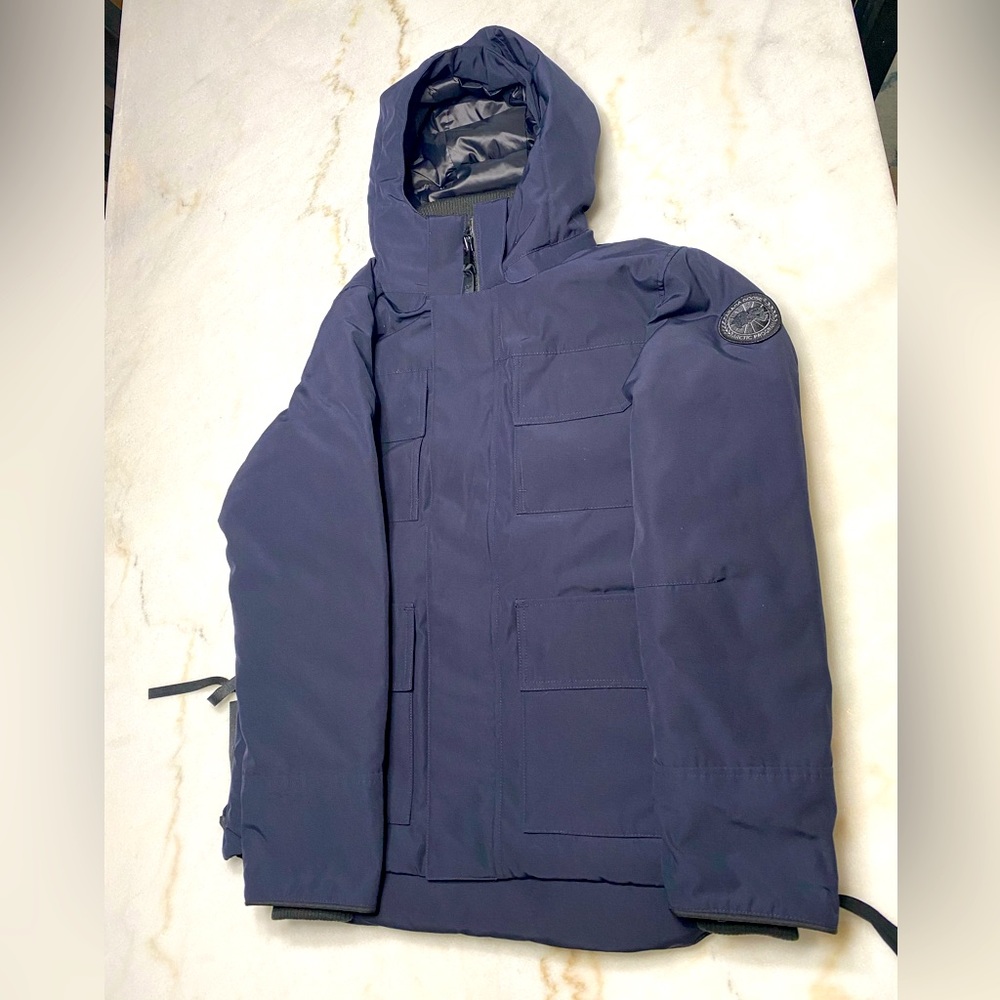 Brand New Canada Goose Mailtland Parka in Navy-Marine with tag.